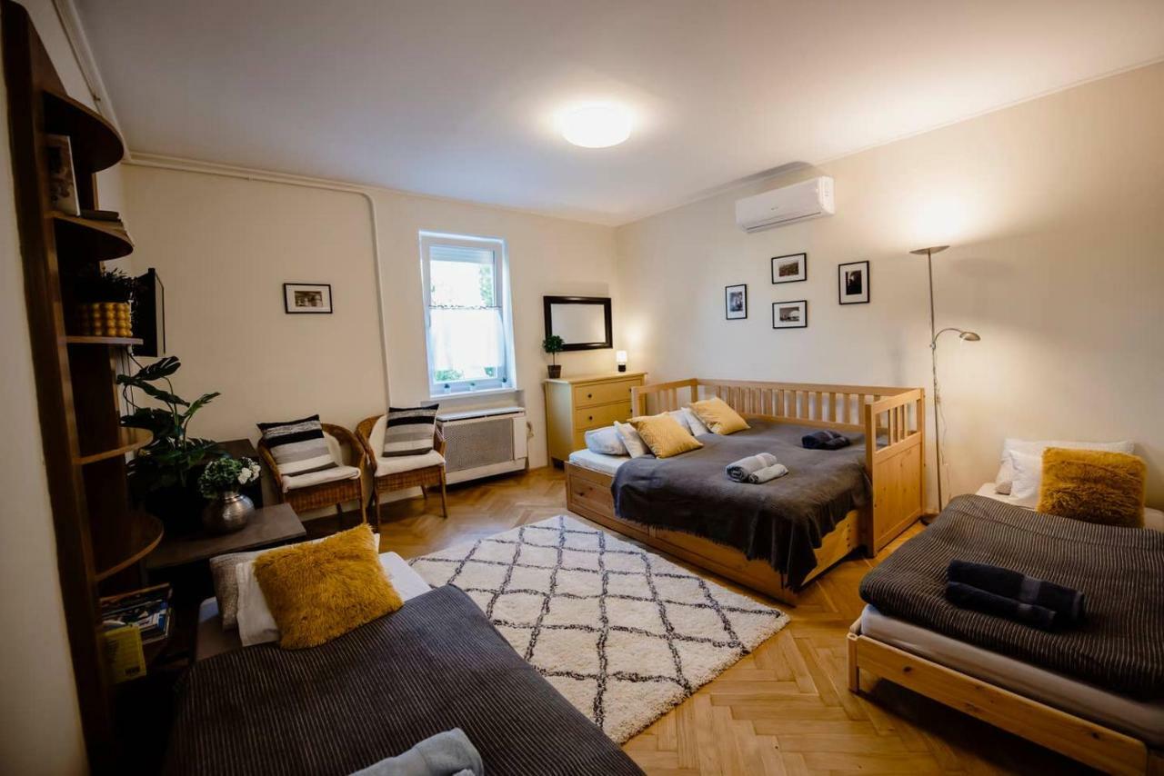 Viola Family Apartman Free Parking Pecs Bagian luar foto