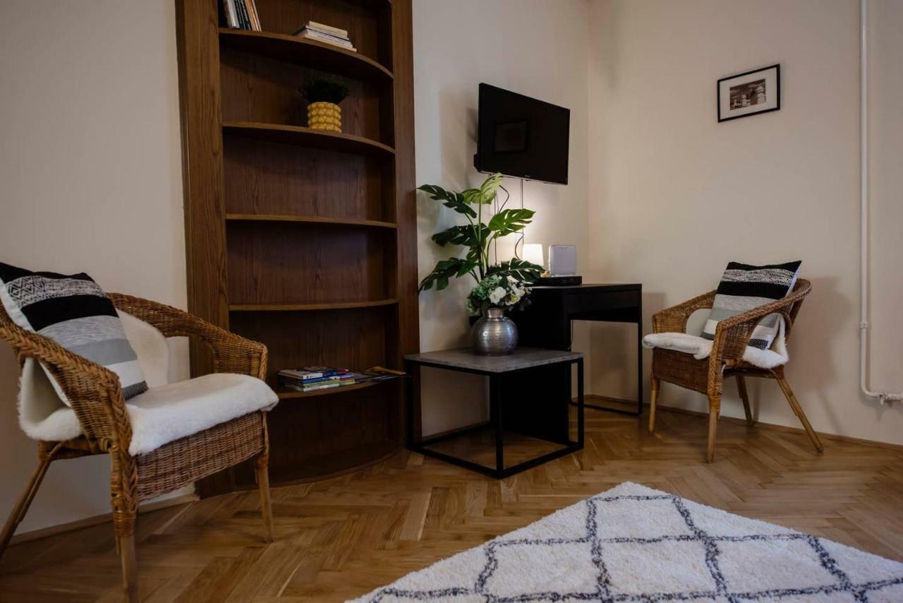 Viola Family Apartman Free Parking Pecs Bagian luar foto