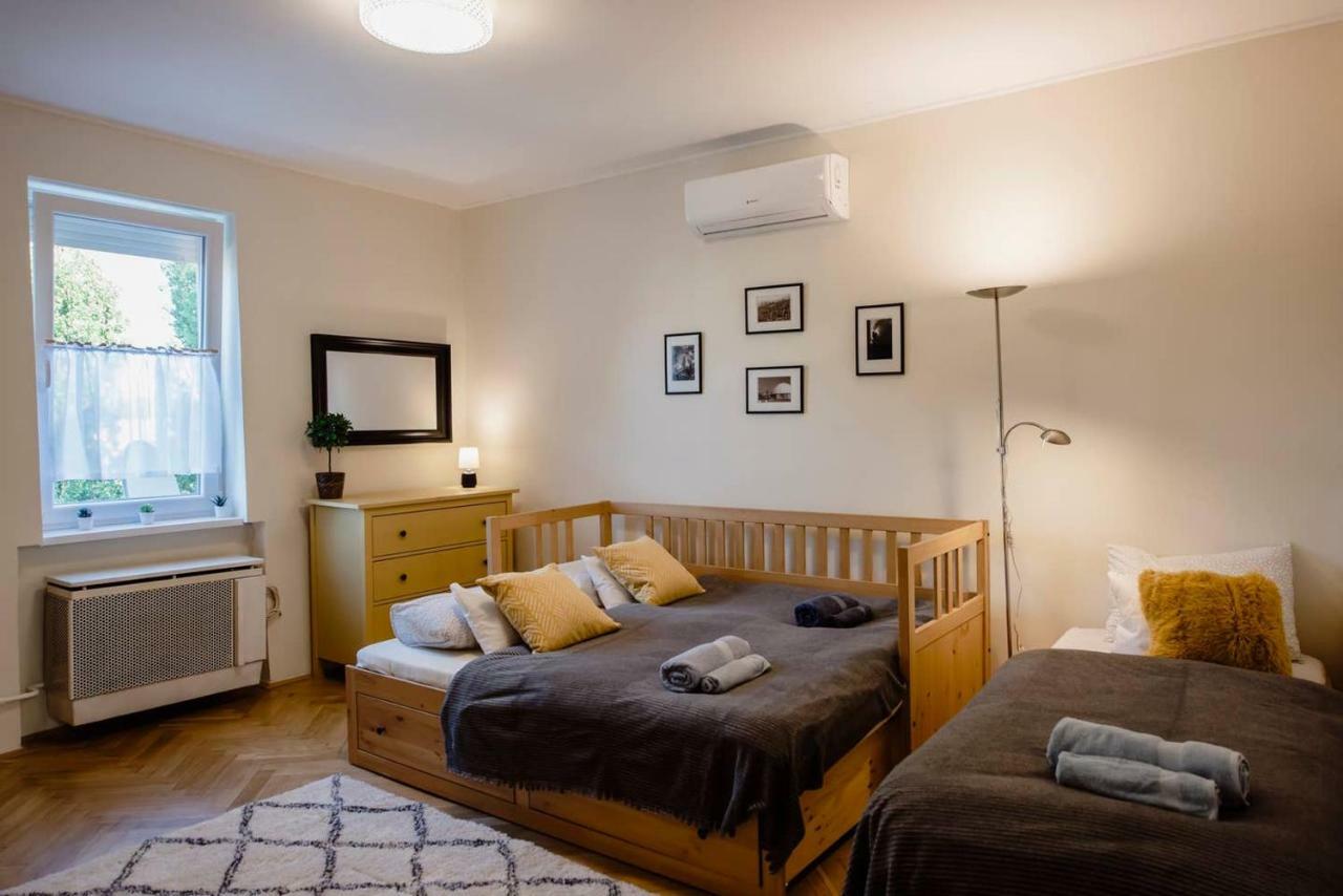 Viola Family Apartman Free Parking Pecs Bagian luar foto